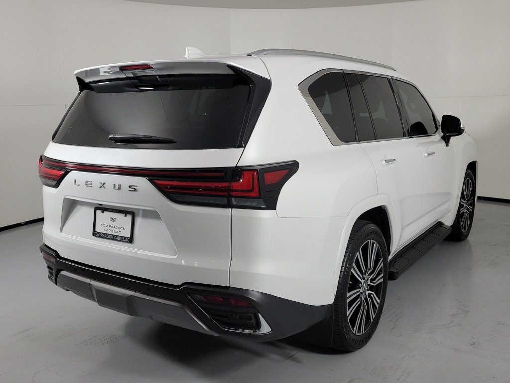 Used 2025 Lexus LX 600 4WD w/ Accessory Package (Z1) image 3