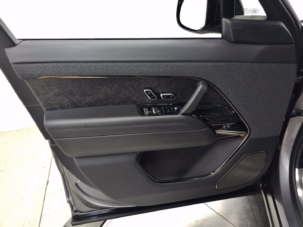 Certified 2025 Land Rover Range Rover Sport Autobiography AWD/4WD image 15