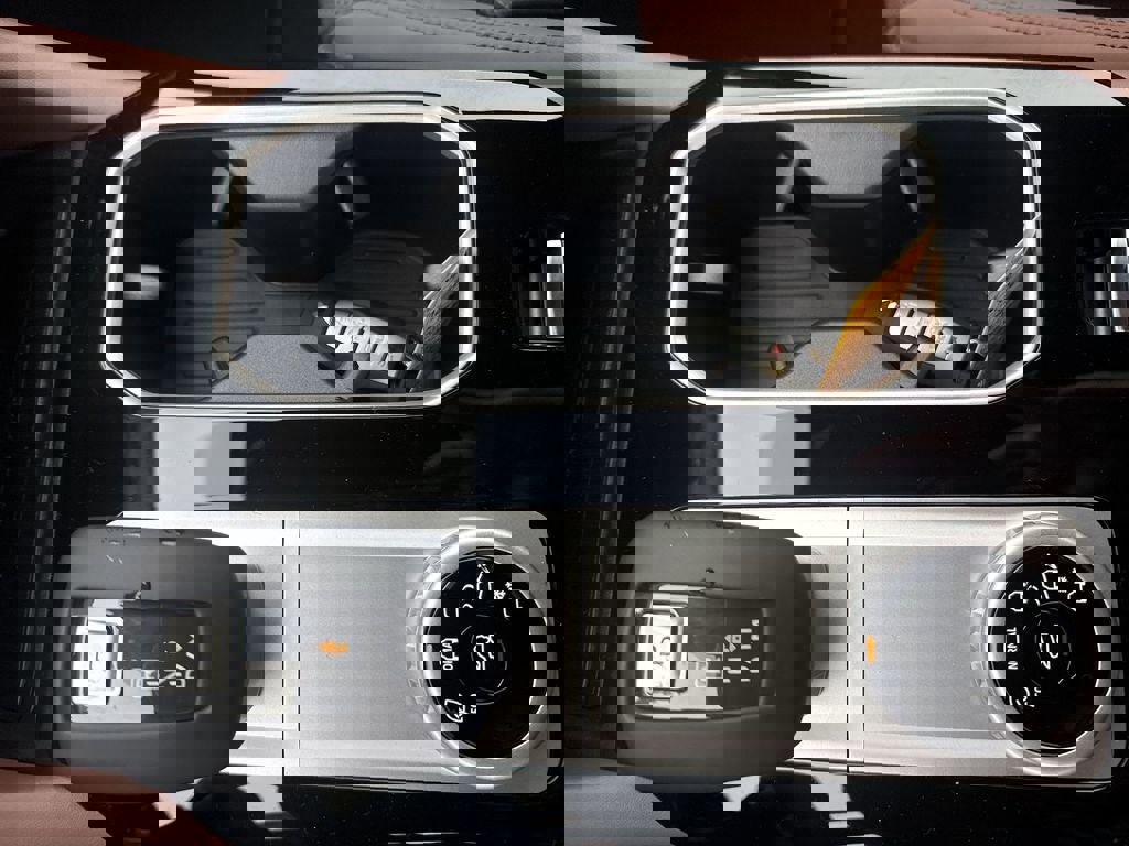 New 2026 Mitsubishi Outlander SEL image 38