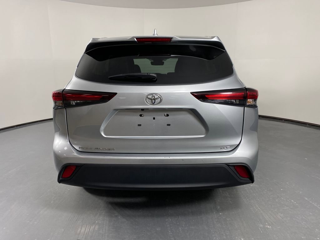 Used 2024 Toyota Highlander XLE image 5