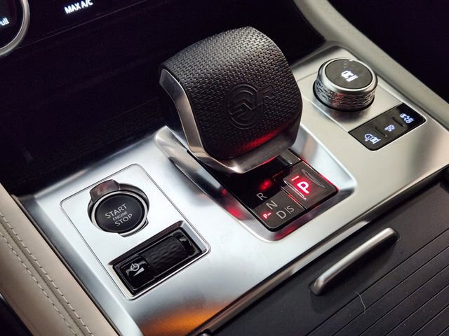 Used 2024 Jaguar F-PACE SVR image 19