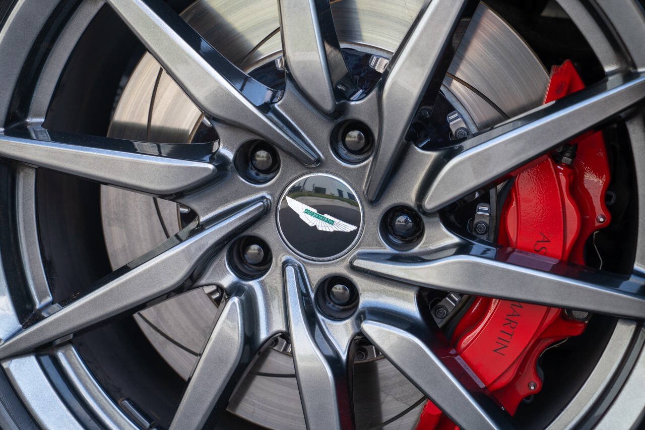 Used 2020 Aston Martin V8 Vantage Coupe RWD image 17