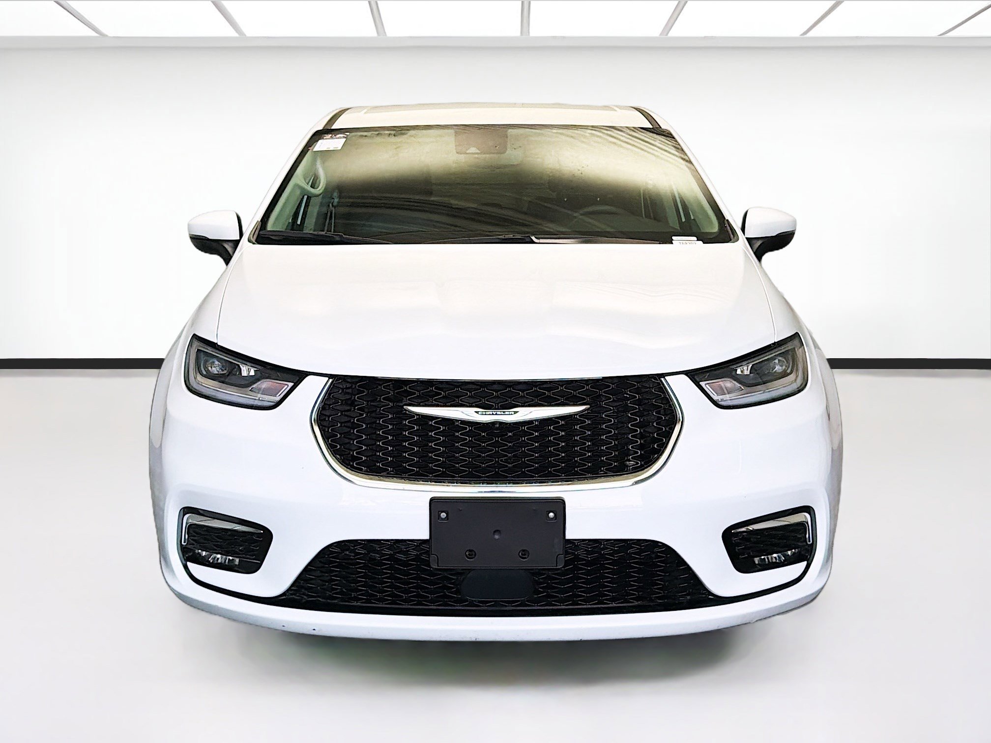 Used 2023 Chrysler Pacifica Touring-L image 2