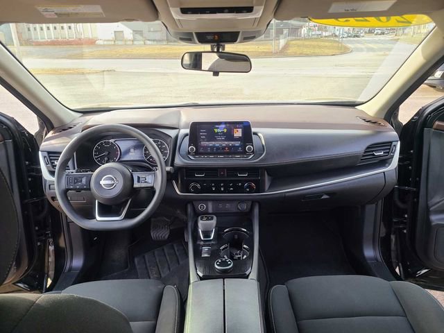 Used 2023 Nissan Rogue S image 10