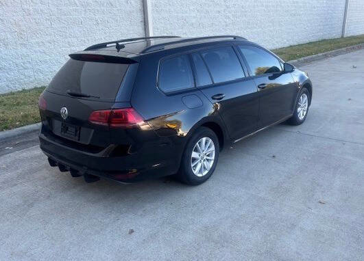 Used 2017 Volkswagen Golf S image 15