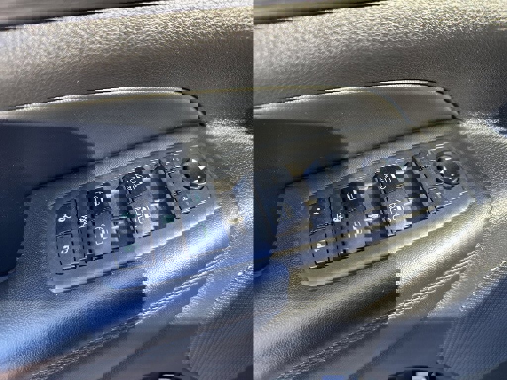 Used 2019 Jeep Grand Cherokee Altitude image 17