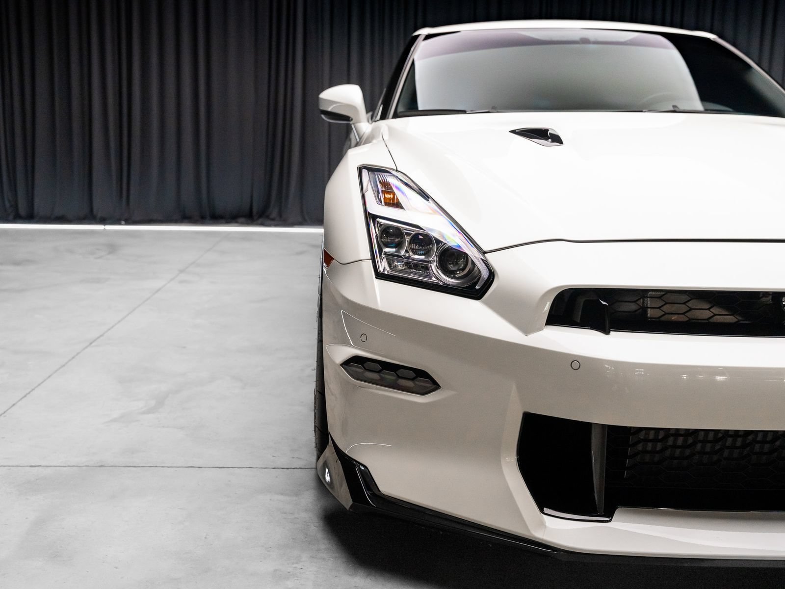 Used 2024 Nissan GT-R Premium w/ Premium Interior Package AWD/4WD image 23