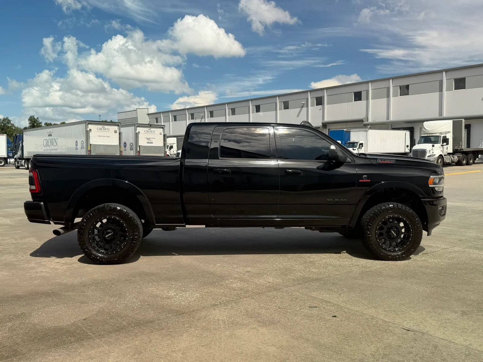 Used 2020 RAM 2500 Laramie w/ Night Edition AWD/4WD image 8