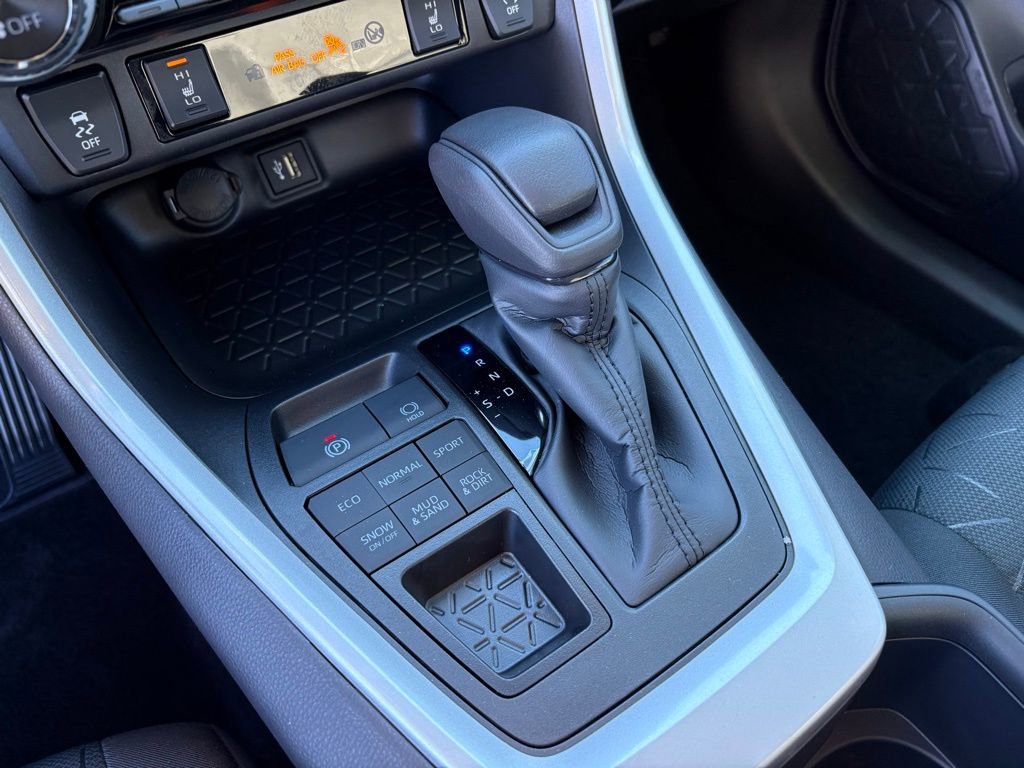 Used 2025 Toyota RAV4 XLE w/ Convenience Package image 18