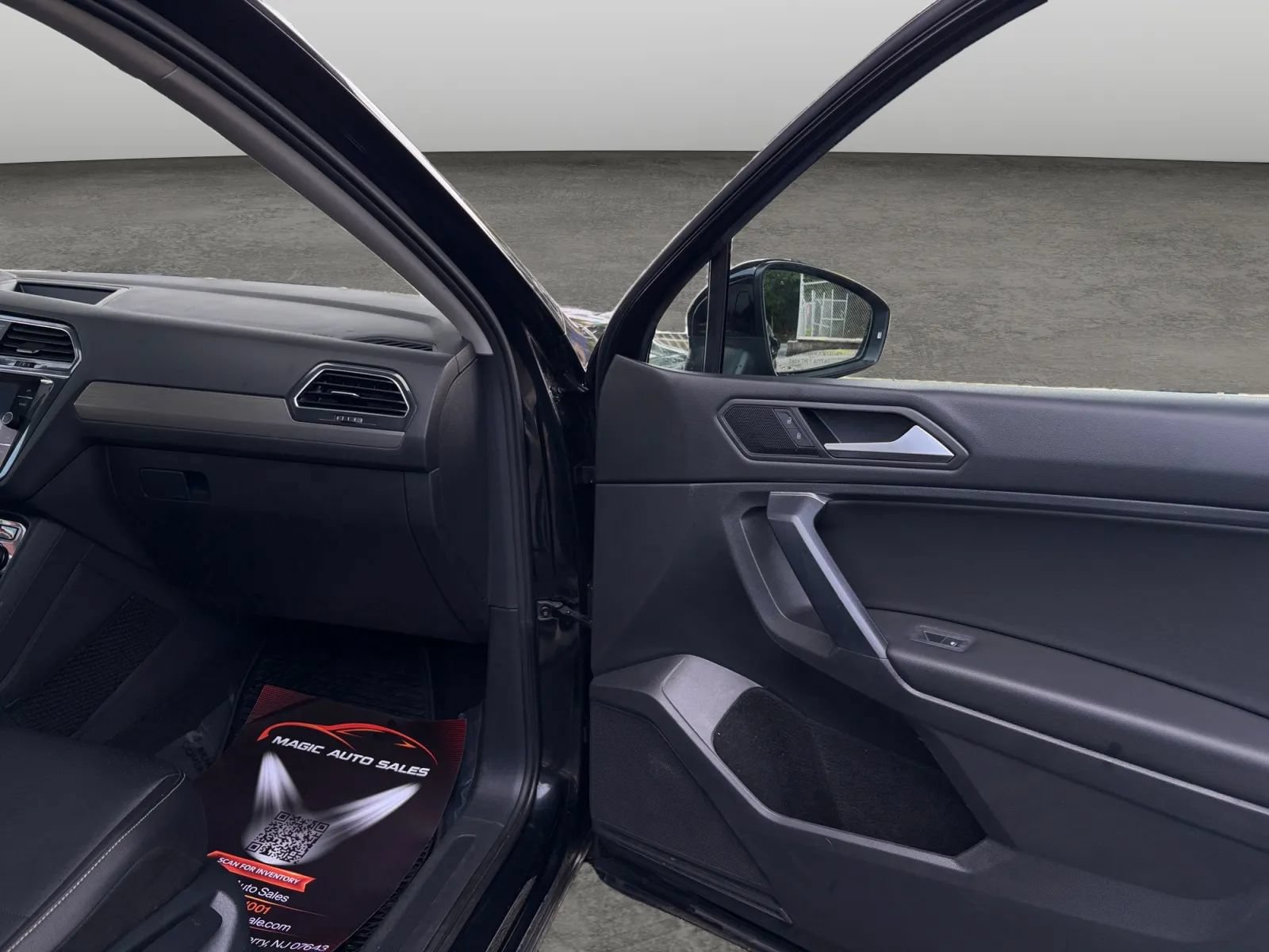 Used 2021 Volkswagen Tiguan SE w/ Panoramic Sunroof Package AWD/4WD image 21