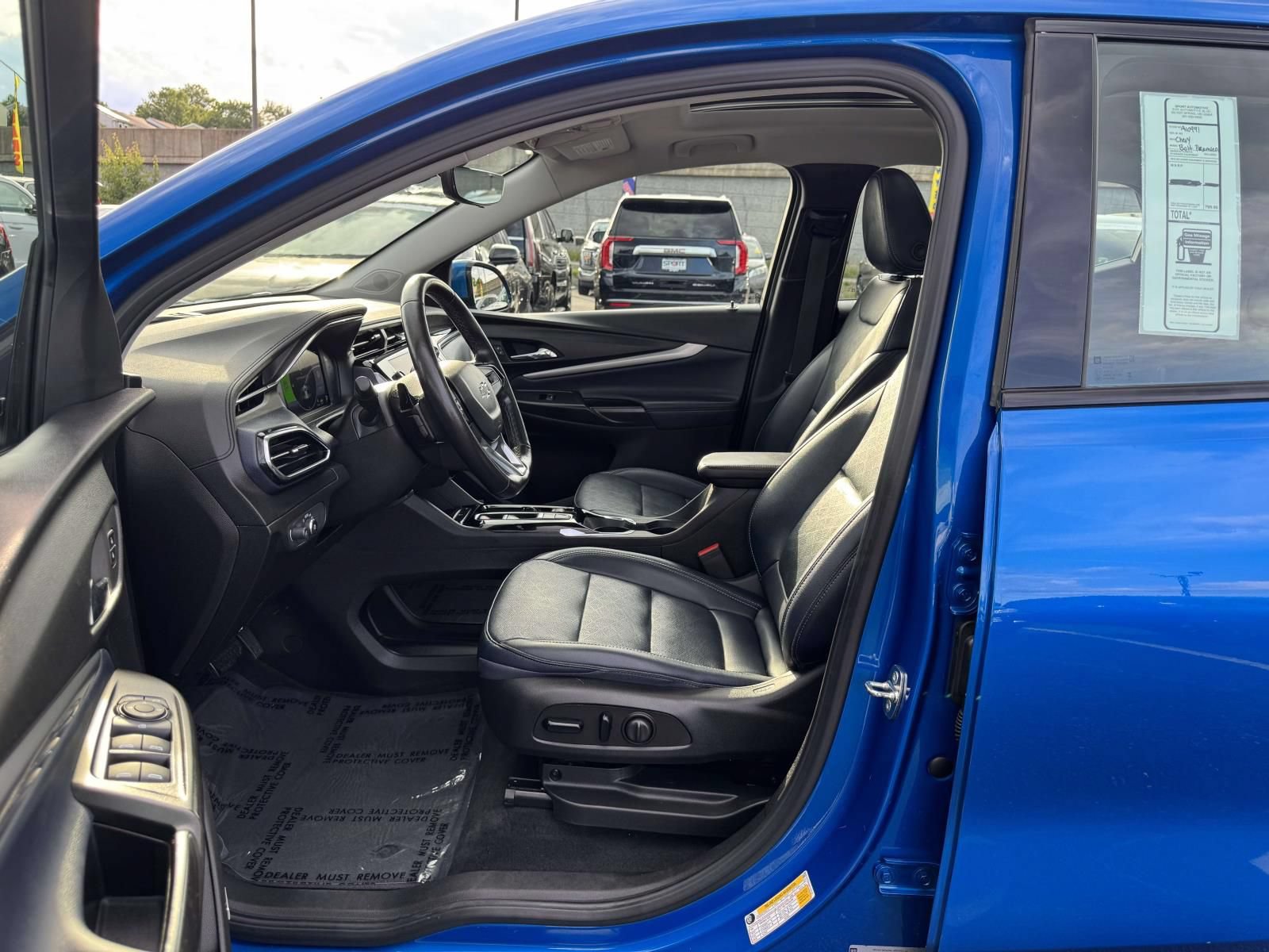 Used 2023 Chevrolet Bolt EUV Premier w/ Sun & Sound Package FWD image 21