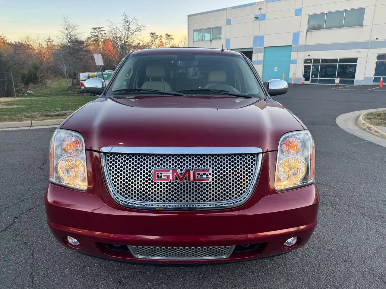 Used 2011 GMC Yukon Denali image 4