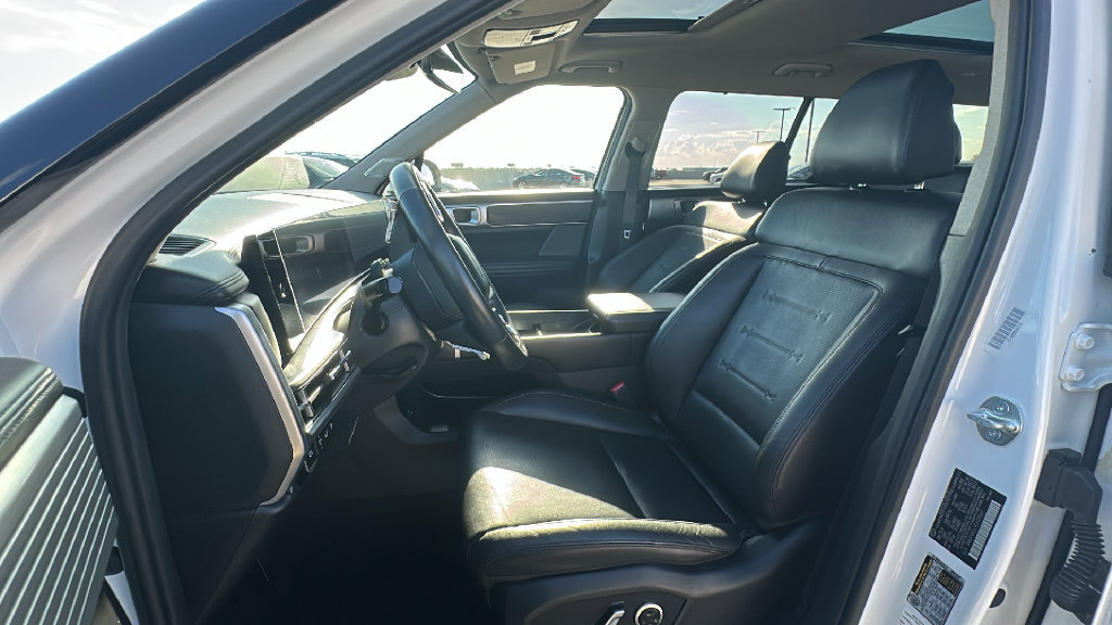 Certified 2025 Hyundai Santa Fe Limited FWD image 4
