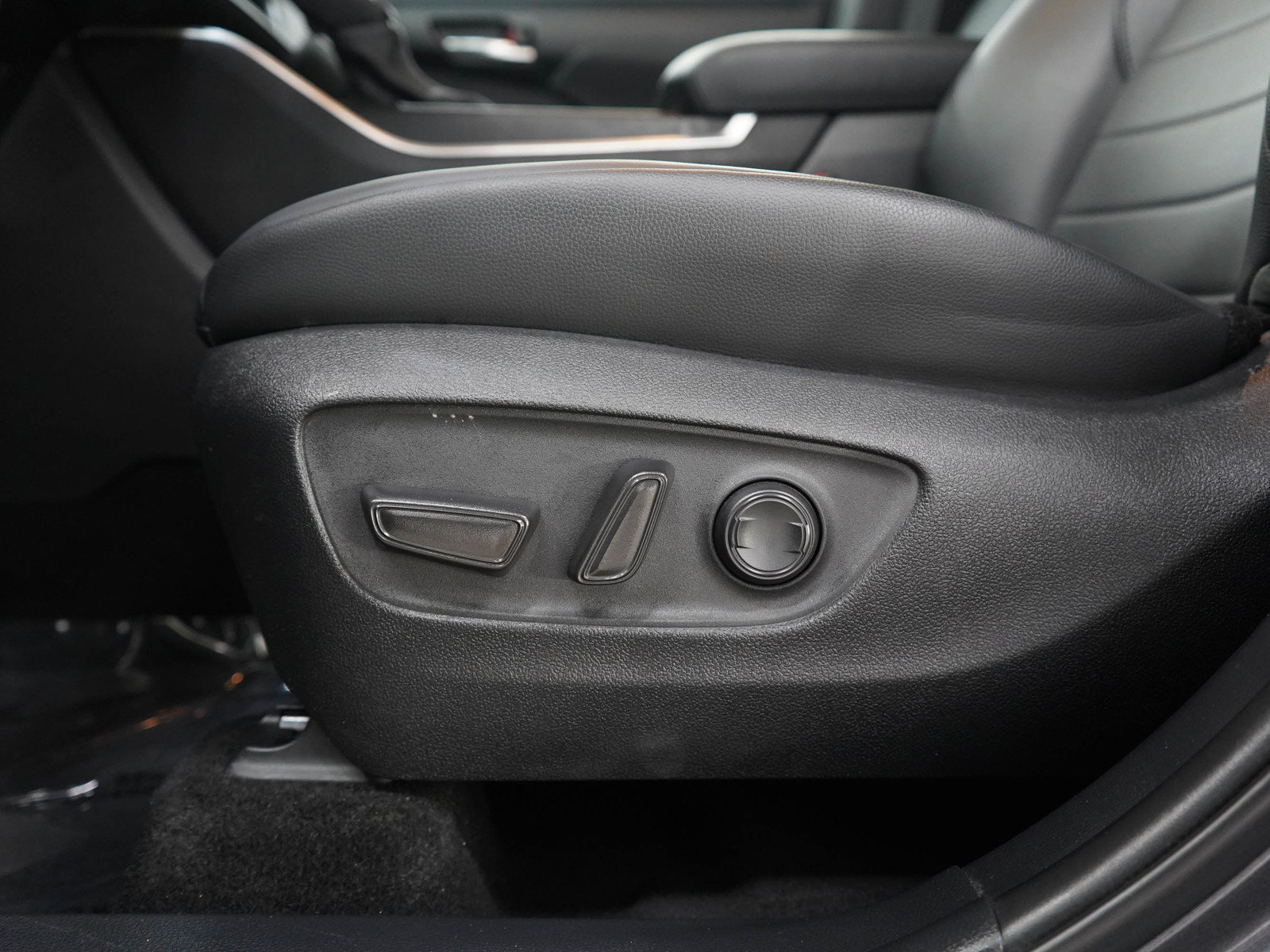 Used 2025 Toyota Highlander XLE AWD/4WD image 22