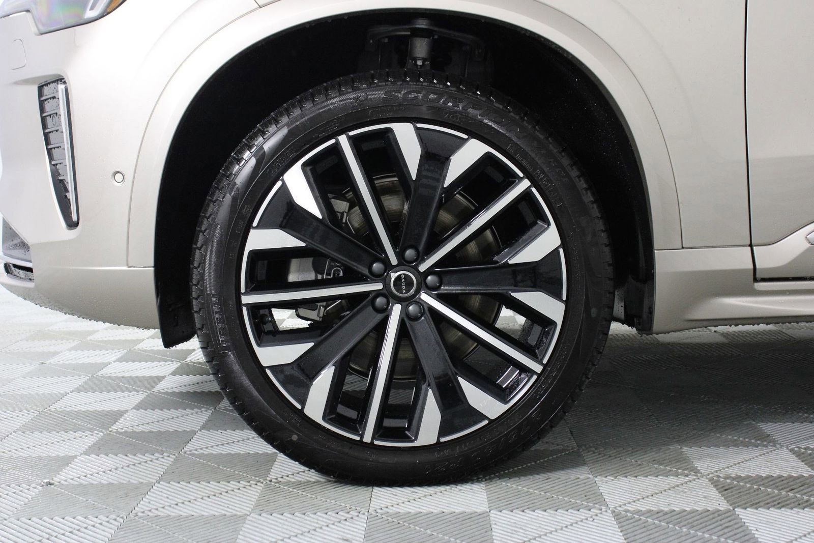 New 2026 Volvo XC90 T8 Plus w/ Protection Package Premier image 13