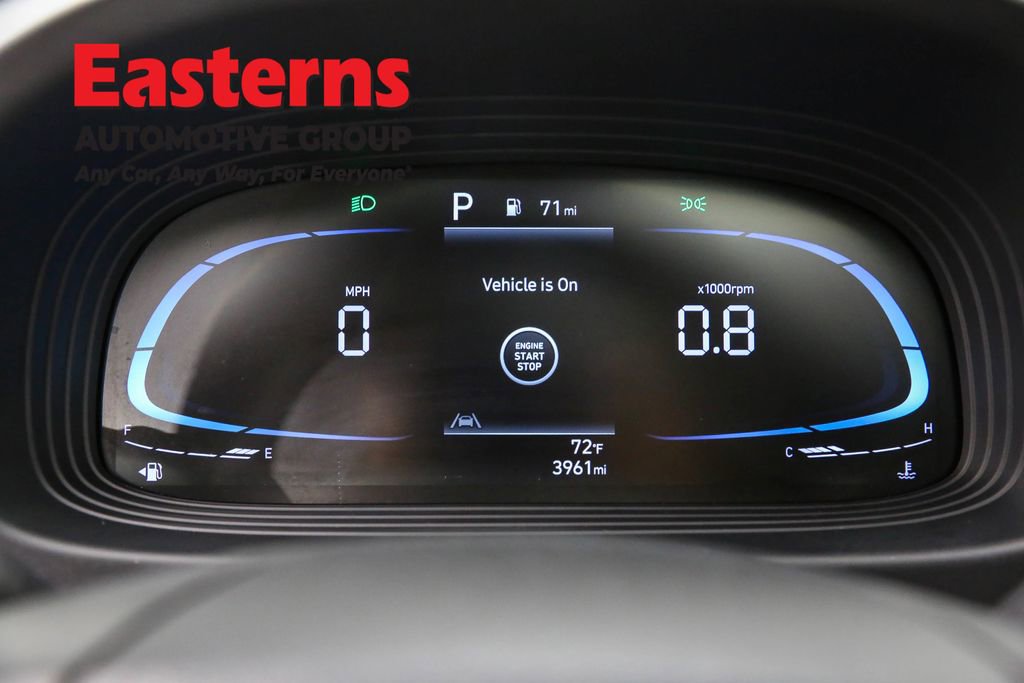 Used 2025 Hyundai Venue SEL image 18