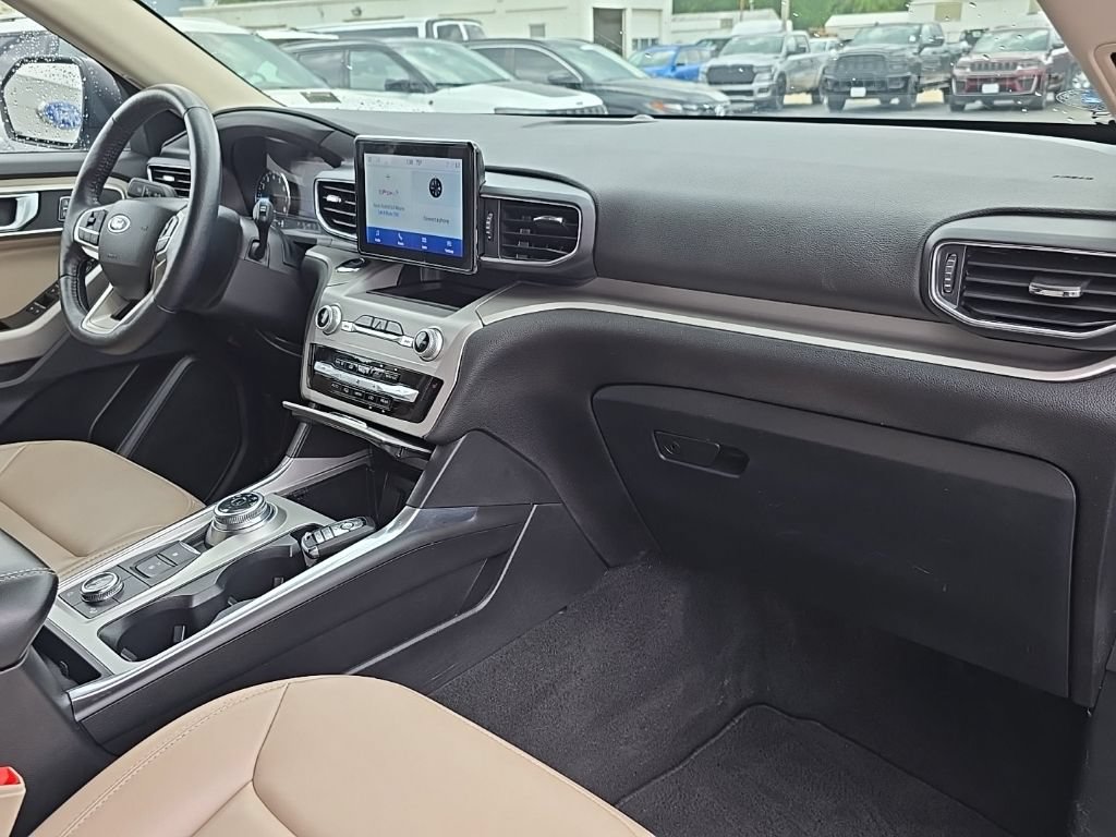 Used 2023 Ford Explorer XLT w/ Equipment Group 202A AWD/4WD image 47