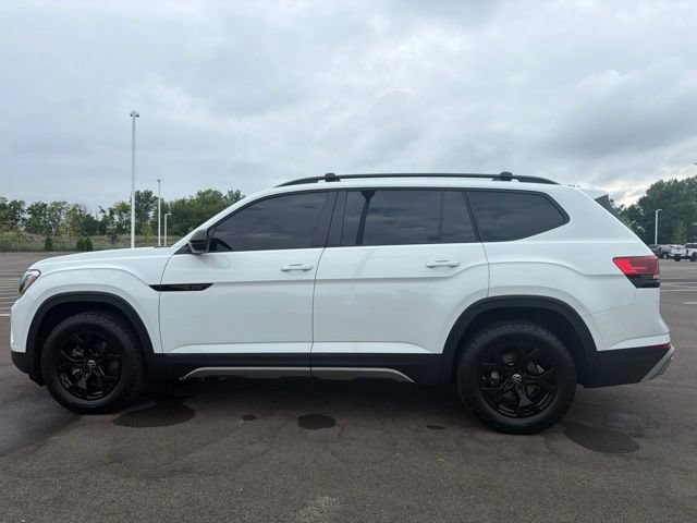 Used 2024 Volkswagen Atlas Peak Edition SE AWD/4WD image 18