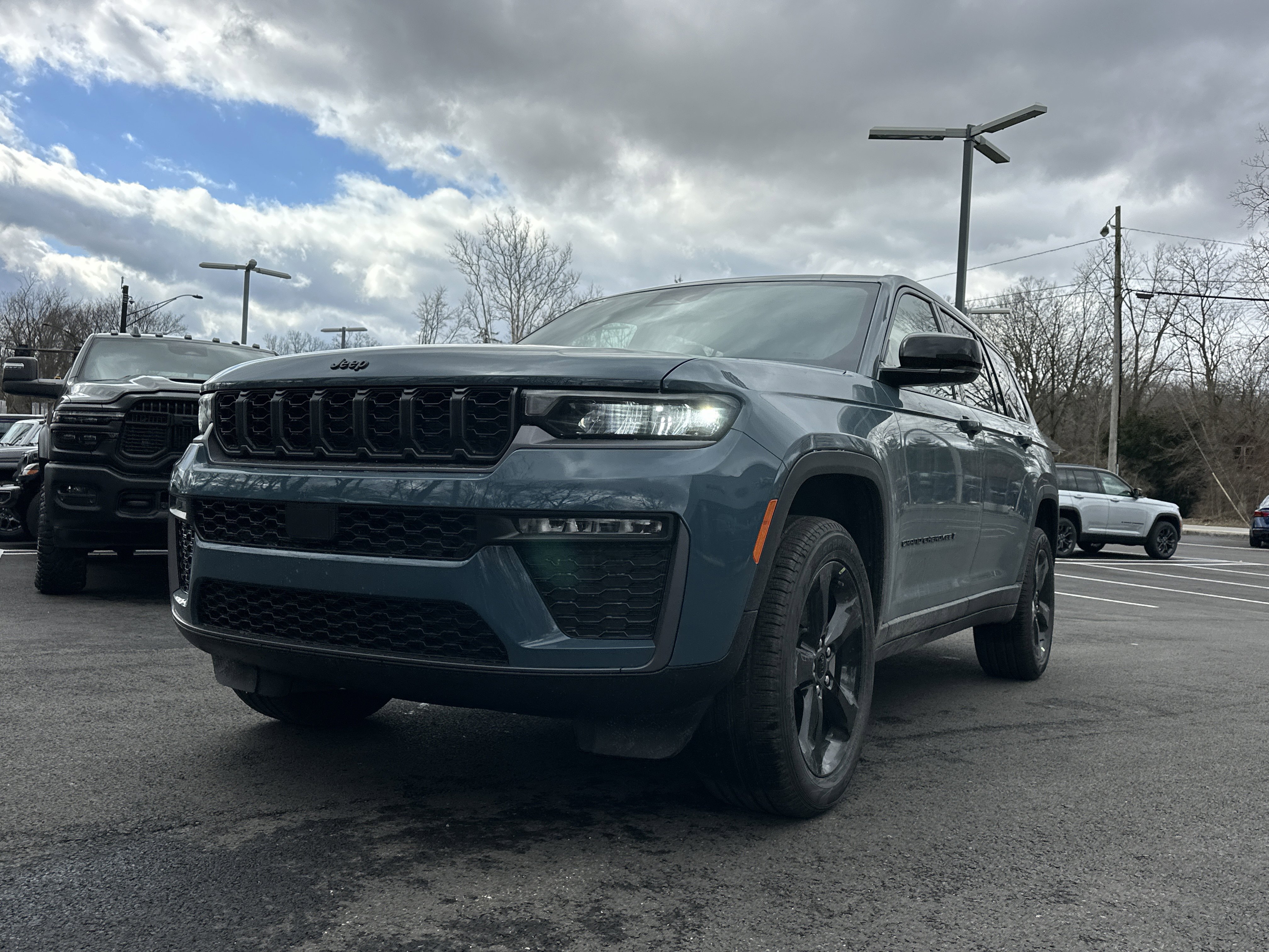 New 2026 Jeep Grand Cherokee L Limited w/ Limited Altitude Package AWD/4WD image 24