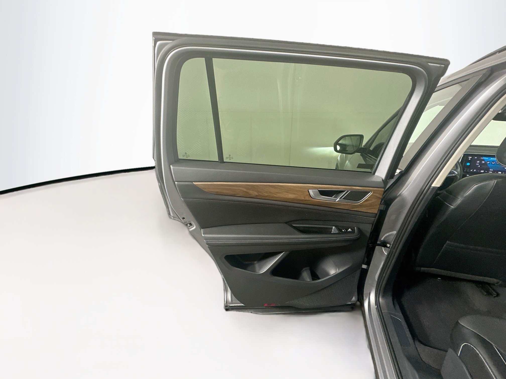 Used 2024 Volkswagen Atlas SE FWD image 25