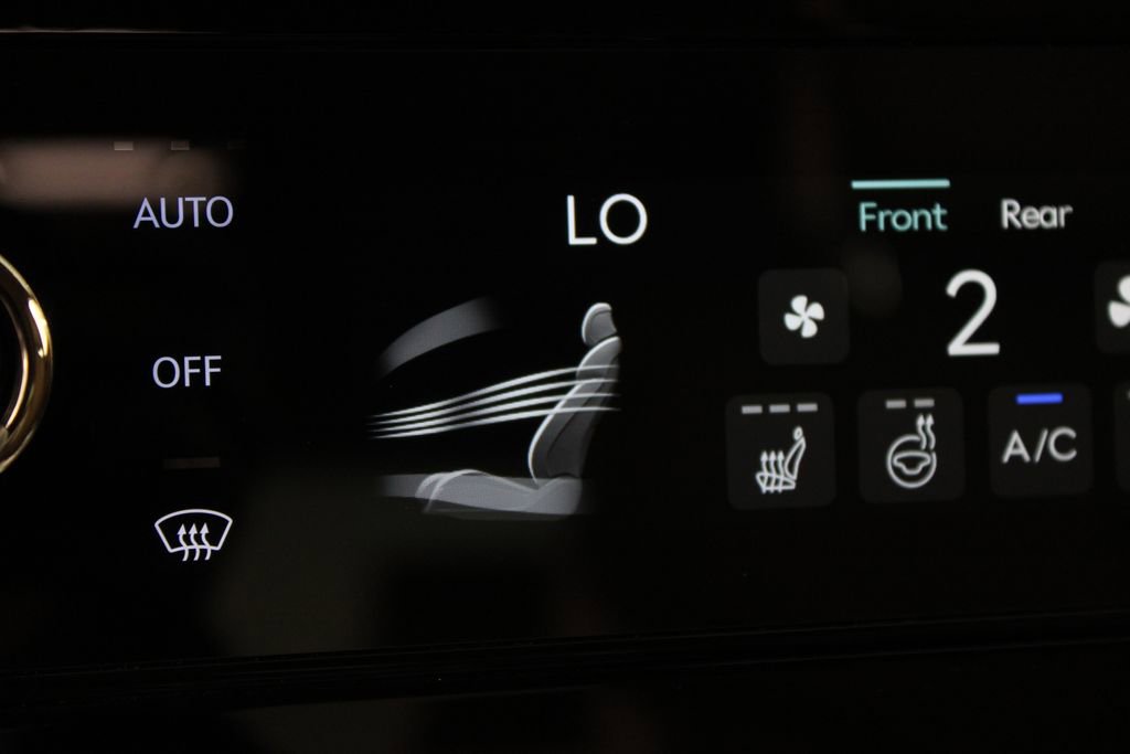 Used 2025 Genesis G80 2.5T image 22