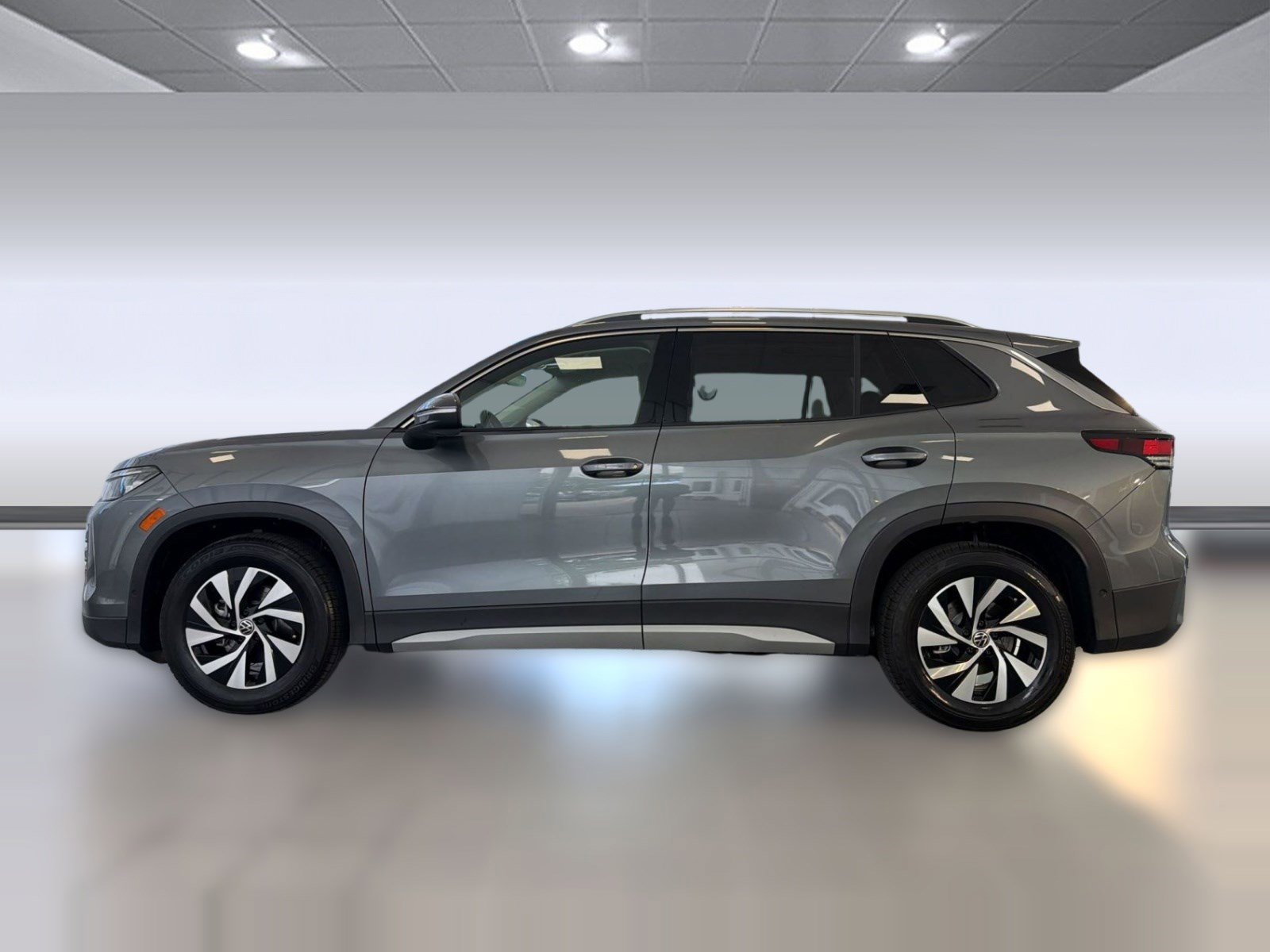 New 2026 Volkswagen Tiguan S FWD image 2