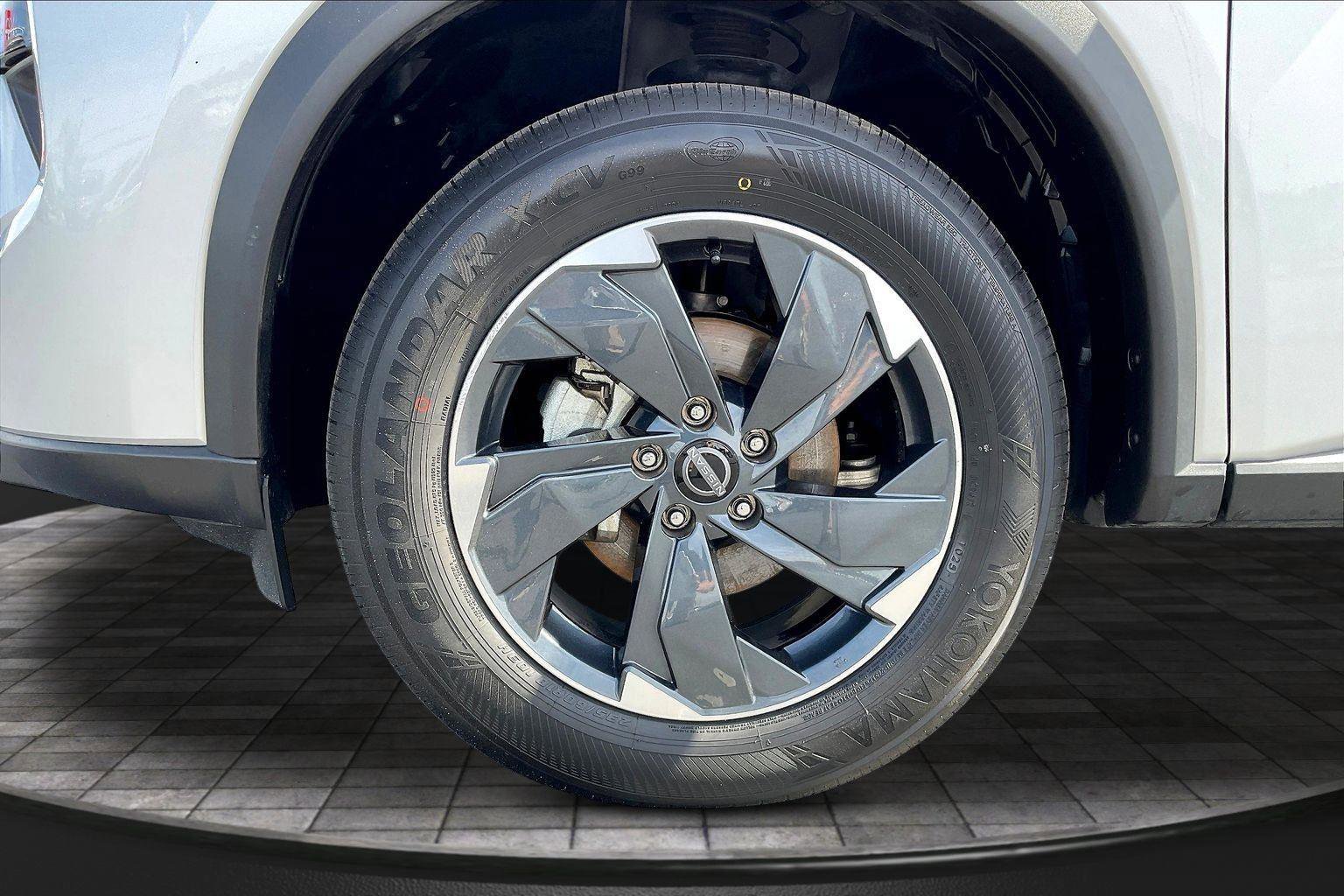 Certified 2025 Nissan Rogue SV AWD/4WD image 10