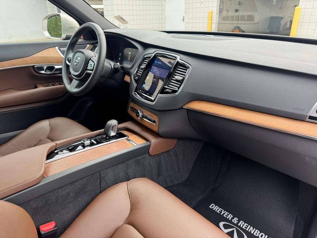 Used 2023 Volvo XC90 B5 Plus image 31
