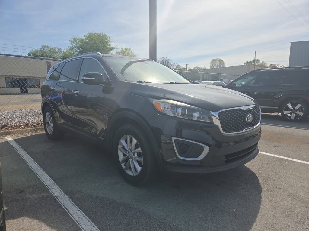 Used 2017 Kia Sorento LX w/ LX Convenience Package image 1