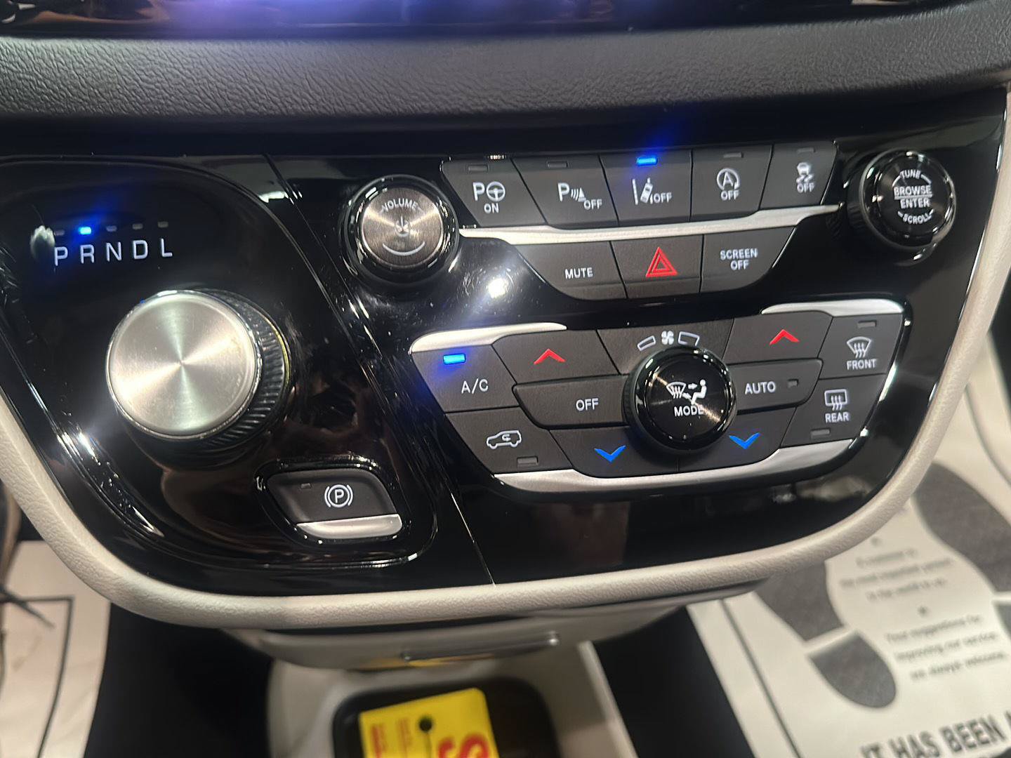 Used 2019 Chrysler Pacifica Touring Plus w/ Advanced Safetytec Group FWD image 25