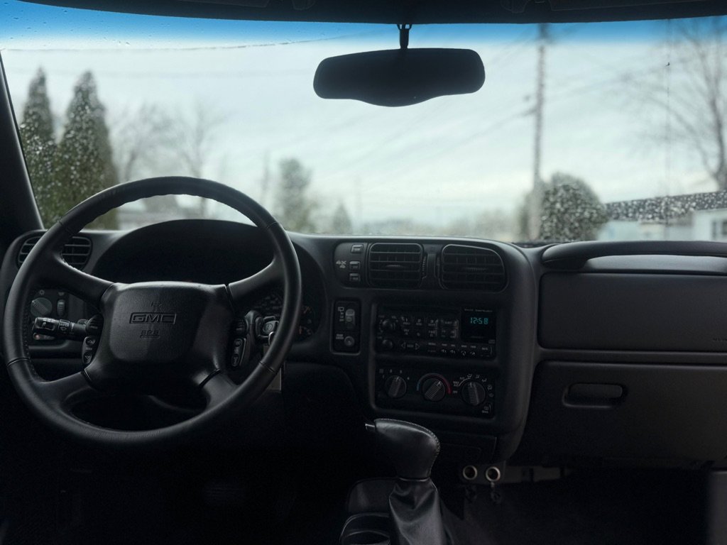 Used 2001 GMC Jimmy SLE w/ SLE Luxury Equipment Group image 9