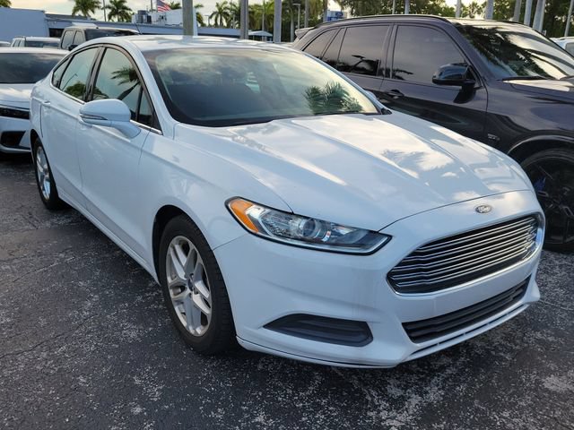 Used 2015 Ford Fusion SE FWD image 2
