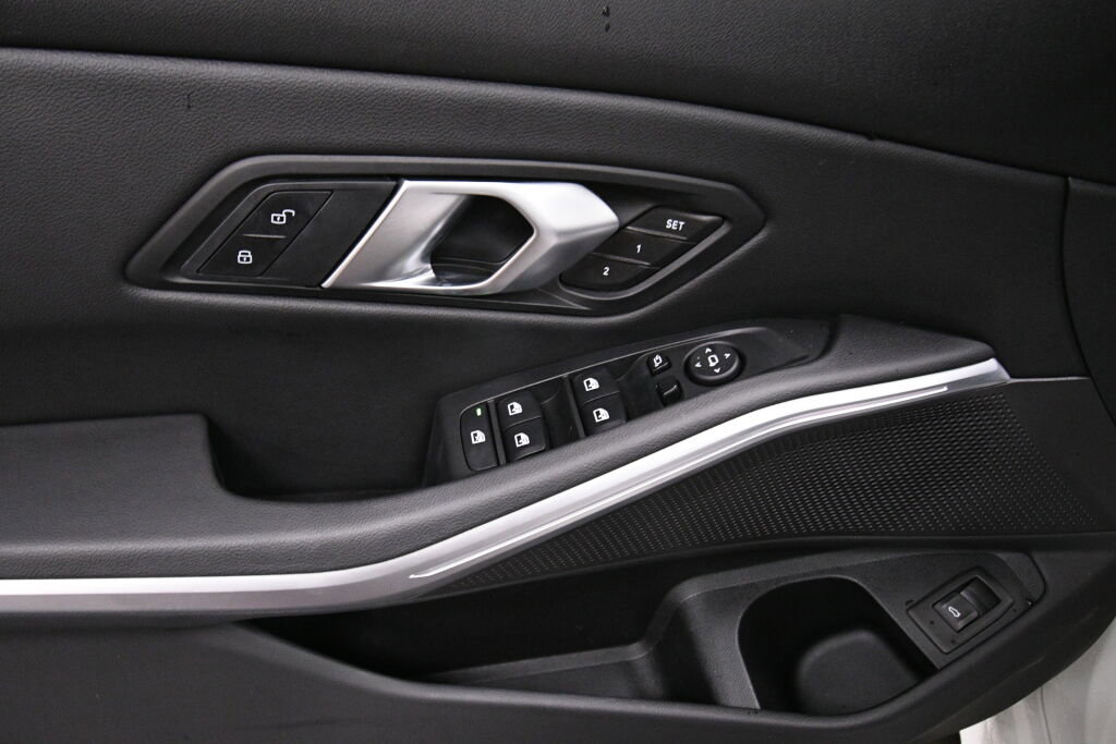 Used 2025 BMW 330i xDrive Sedan w/ Premium Package image 12