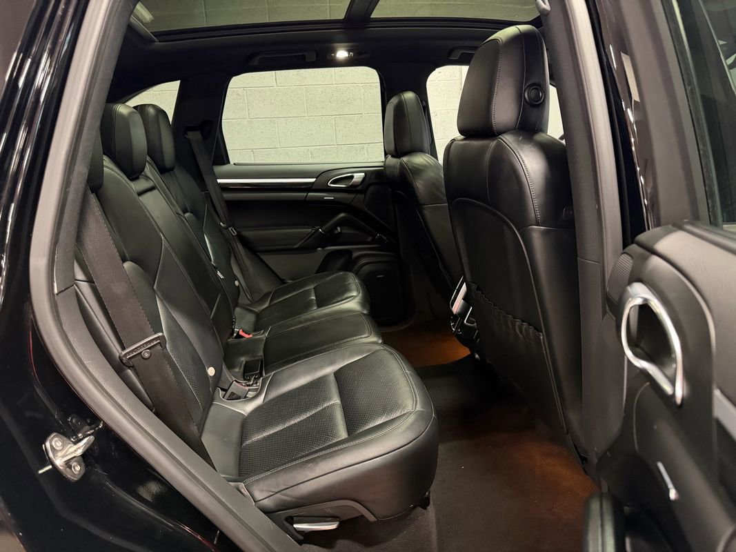 Used 2014 Porsche Cayenne Diesel AWD/4WD image 28