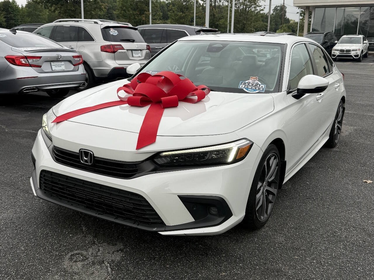 Used 2023 Honda Civic Touring image 1