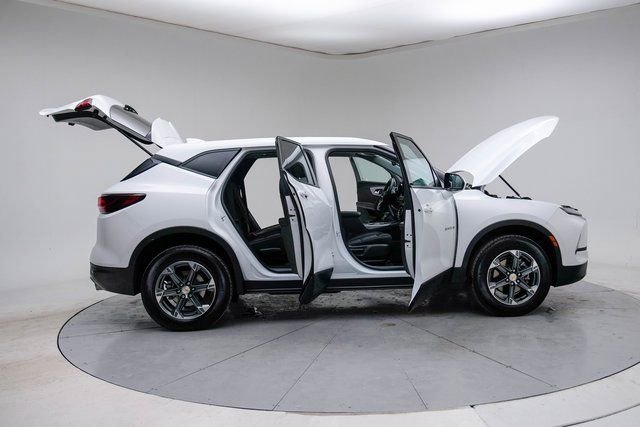 Used 2025 Chevrolet Blazer LT image 12