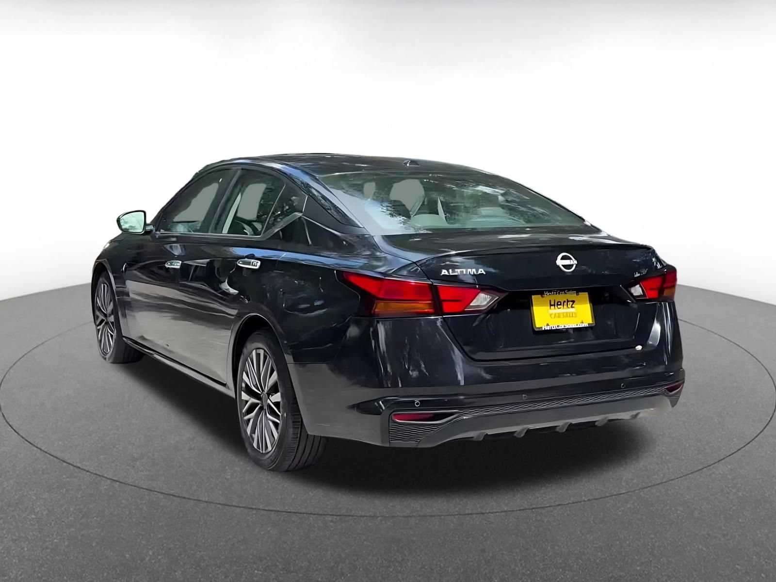 Used 2025 Nissan Altima 2.5 SV FWD image 11