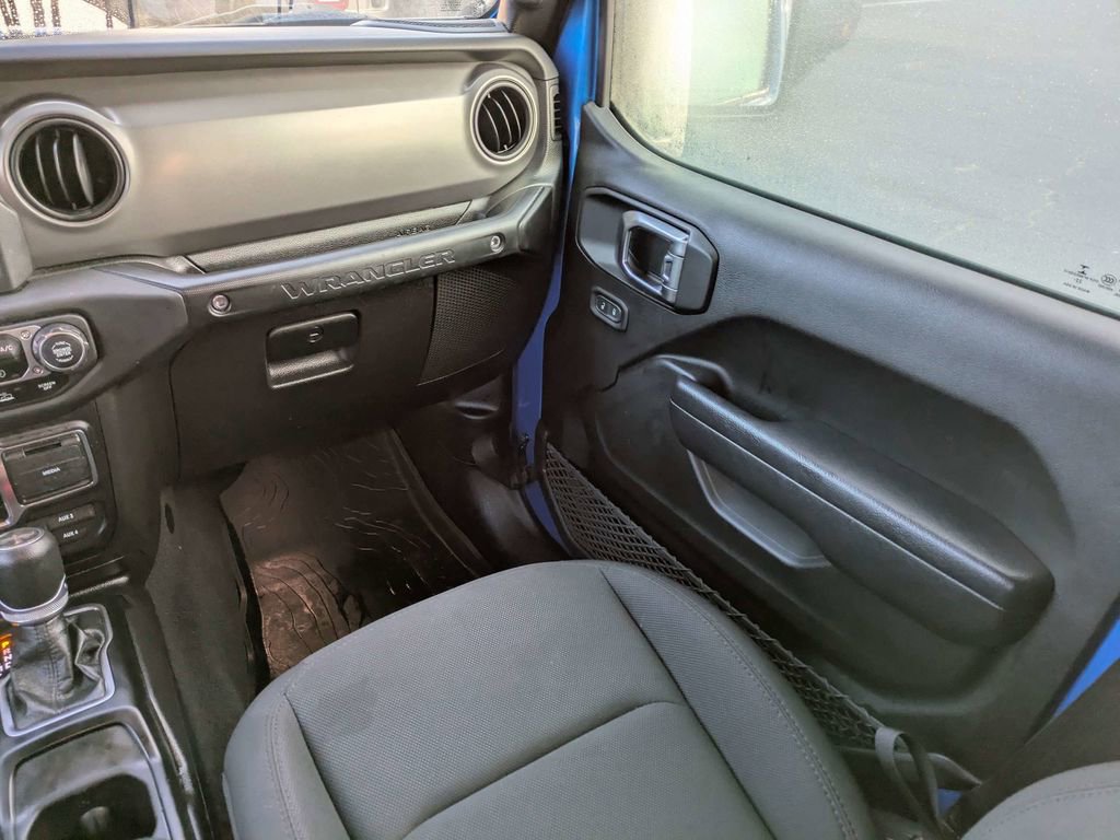 Used 2023 Jeep Wrangler Willys AWD/4WD image 18