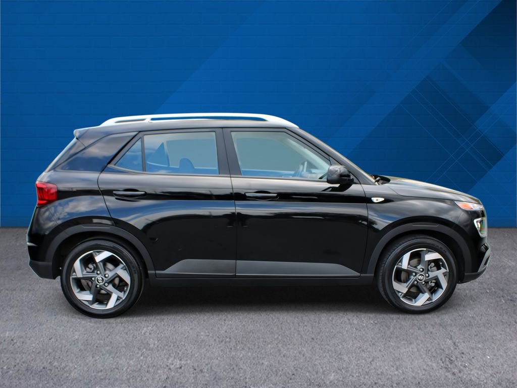 Used 2023 Hyundai Venue SEL image 10