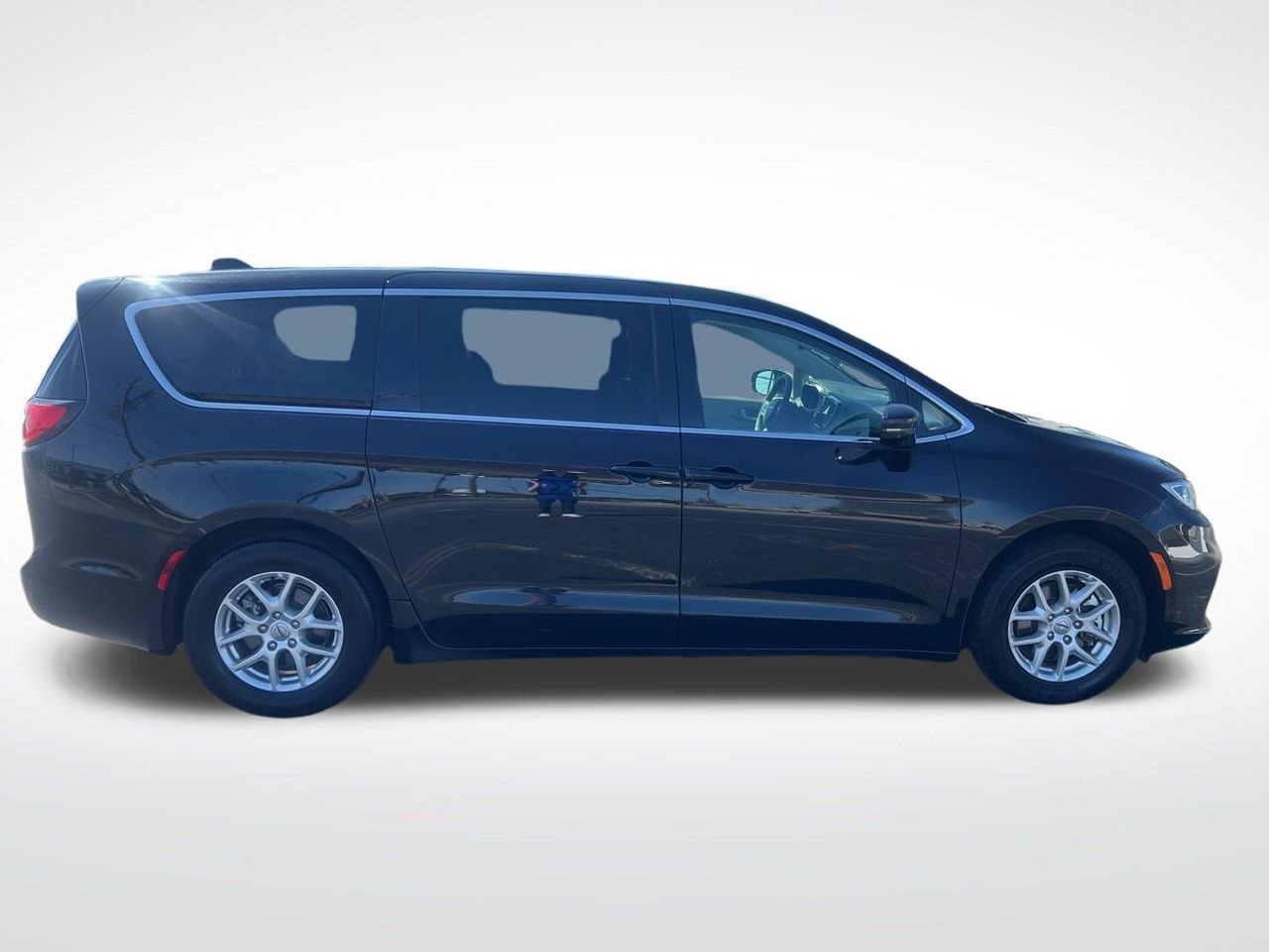 Used 2024 Chrysler Pacifica Touring-L image 6