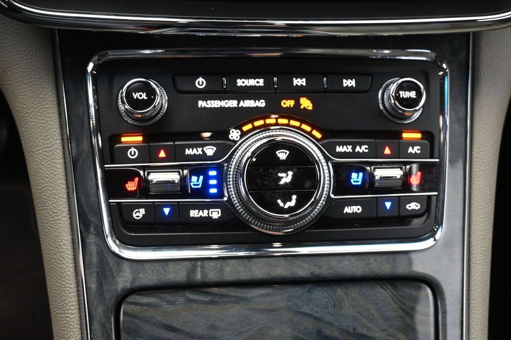 Used 2017 Lincoln Continental Reserve w/ Technology Package FWD image 4