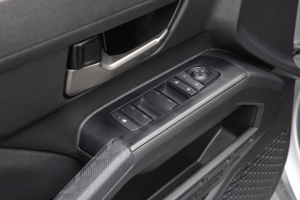 Certified 2025 Toyota Tacoma TRD Off-Road AWD/4WD image 10
