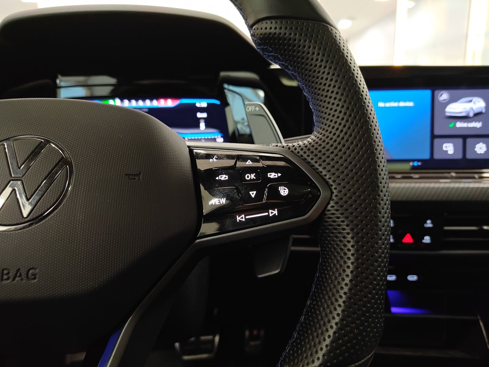 Used 2023 Volkswagen Golf R image 16