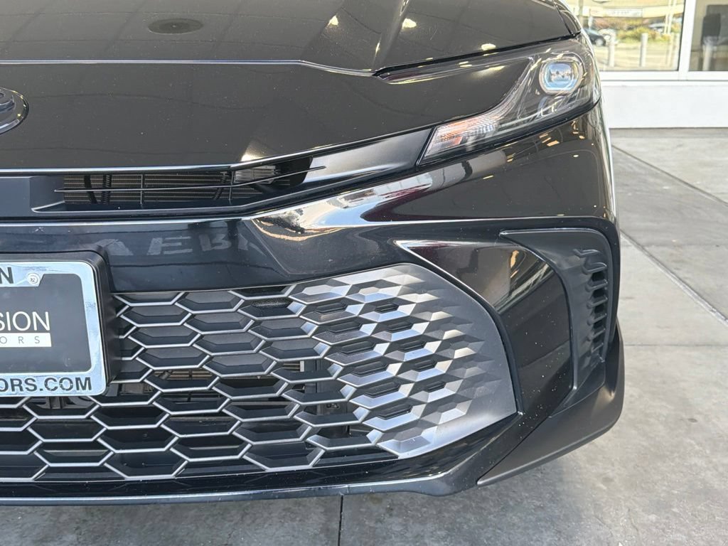 Used 2025 Toyota Camry SE w/ Multimedia Upgrade Package FWD image 5