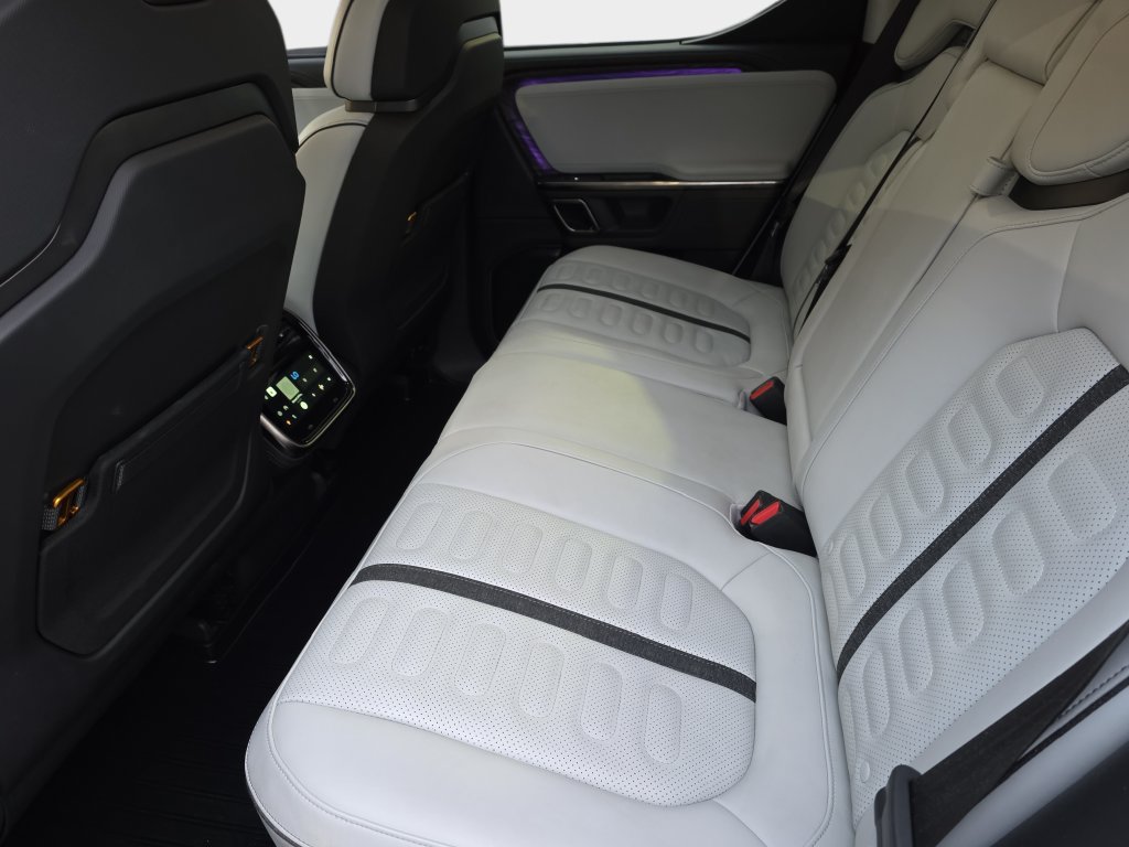 Used 2022 Rivian R1T Adventure AWD/4WD image 16
