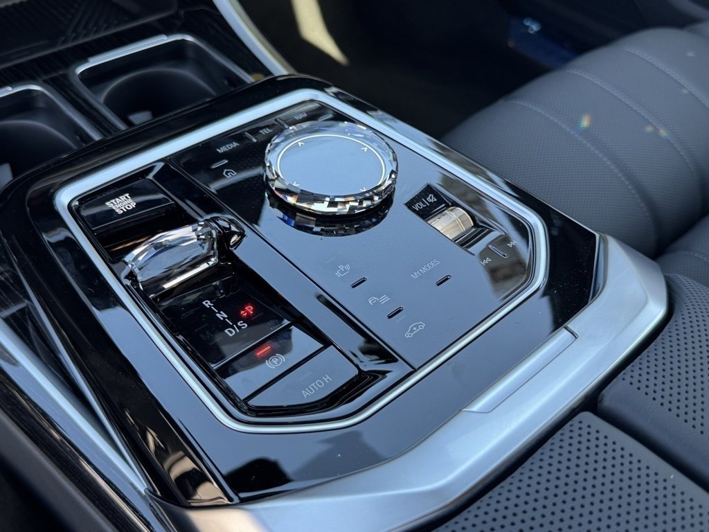 New 2026 BMW 740i image 25
