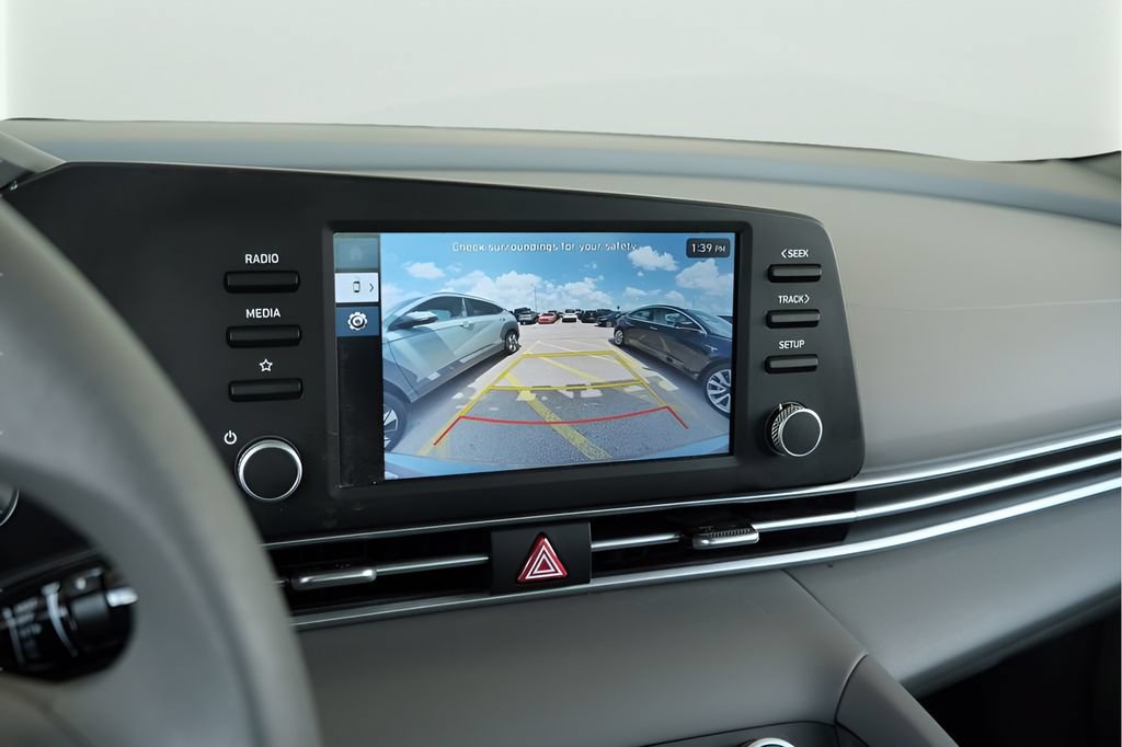 Used 2025 Hyundai Elantra SE FWD image 20