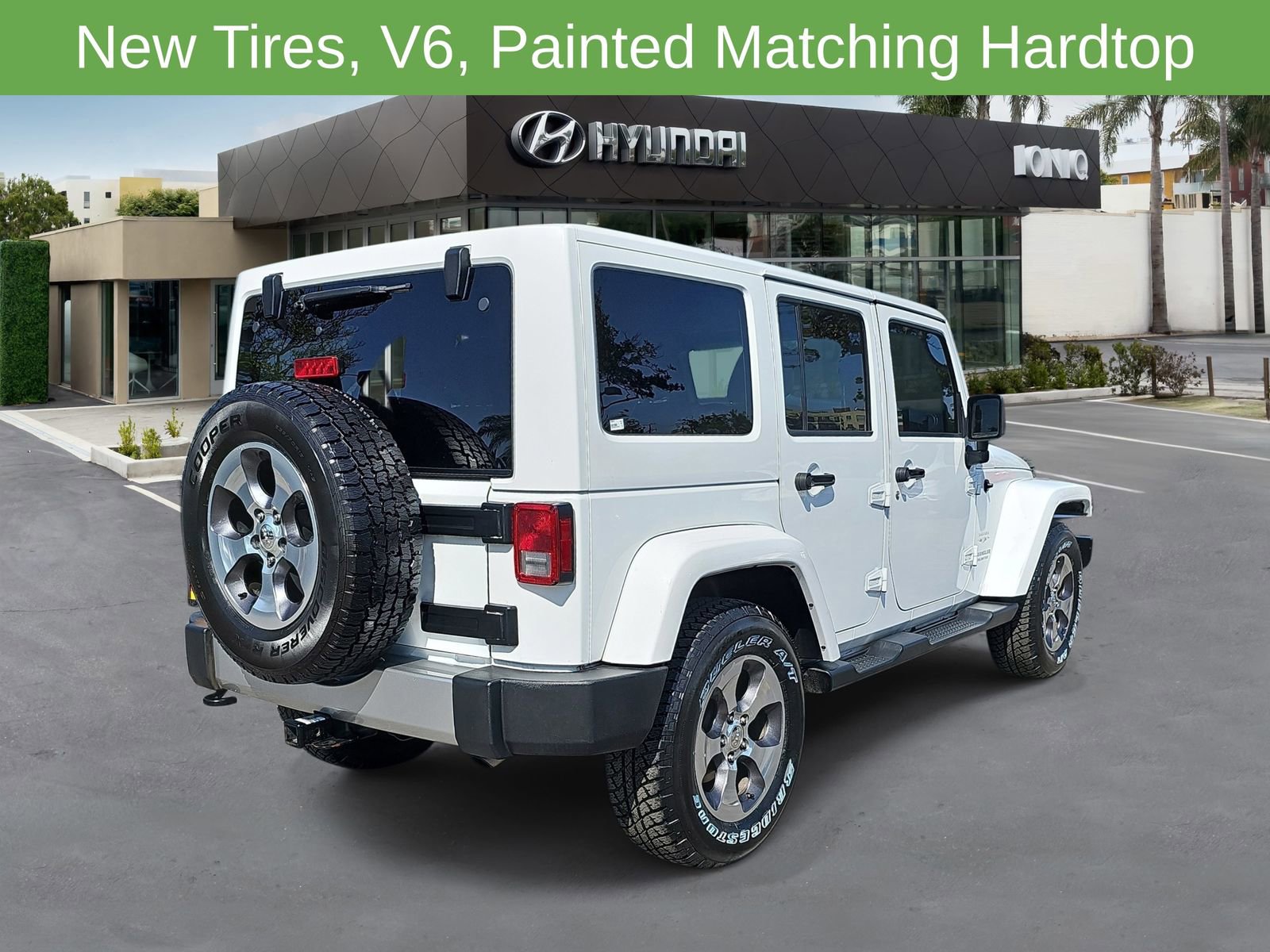 Used 2017 Jeep Wrangler Unlimited Sahara w/ Connectivity Group AWD/4WD image 3