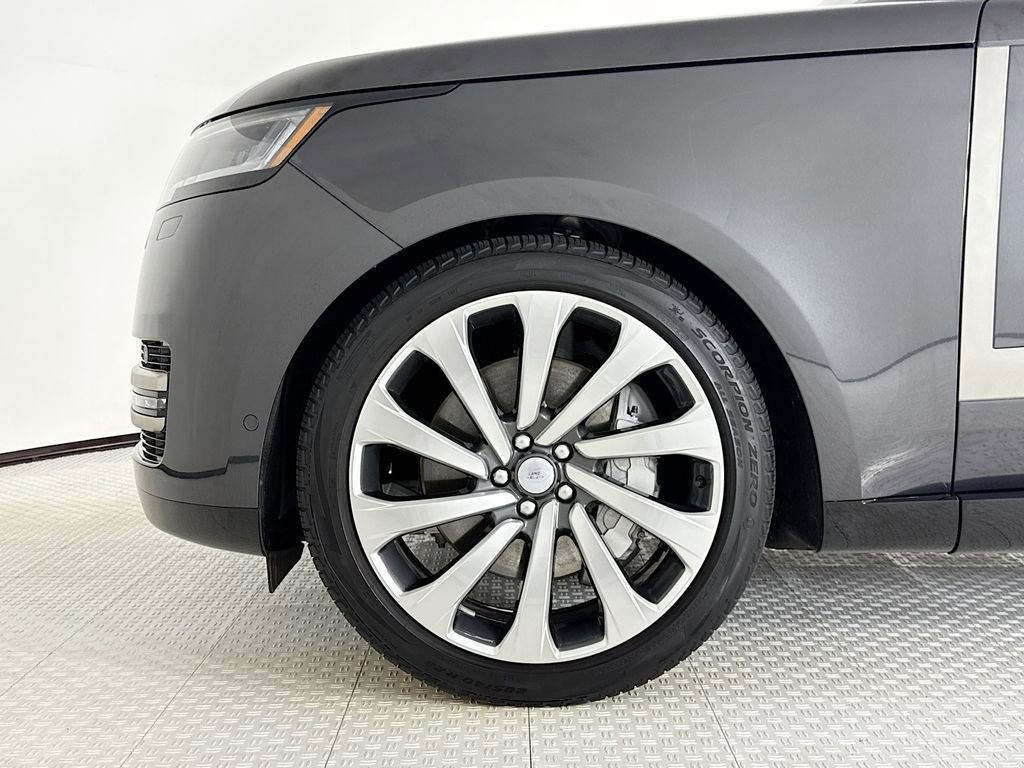 Used 2023 Land Rover Range Rover SE image 27