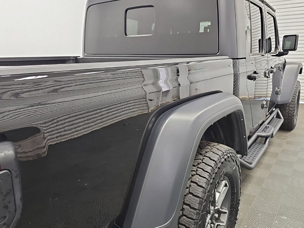Used 2025 Jeep Gladiator Mojave w/ Convenience Group AWD/4WD image 10
